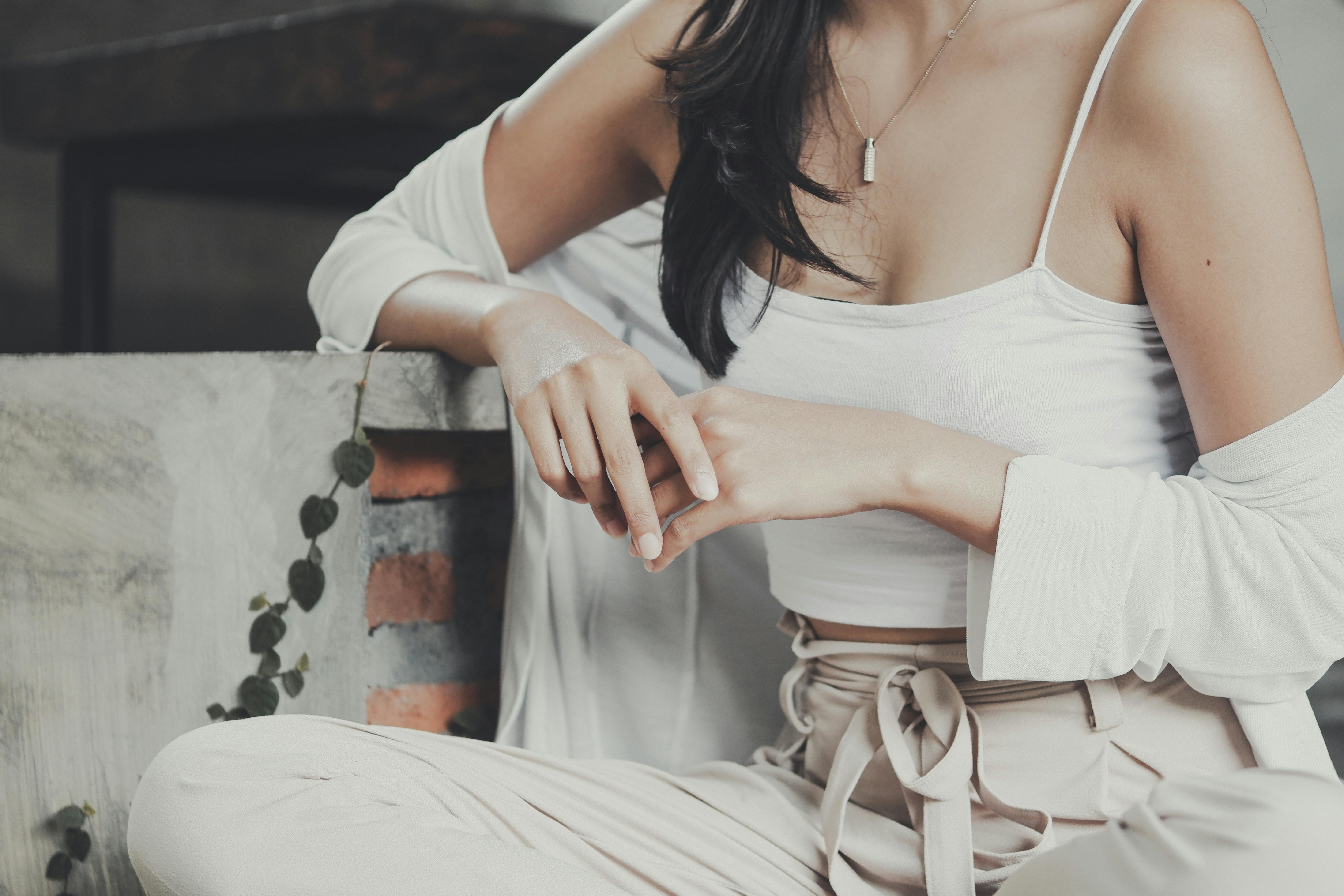 How to Dress a Long Torso and Short Legs: Flattering Style Tips for Your Shape